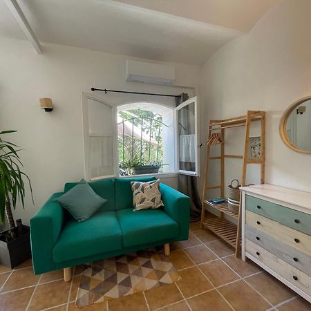 Cosy Studio - Place Du Figuier Bormes-les-Mimosas Bagian luar foto