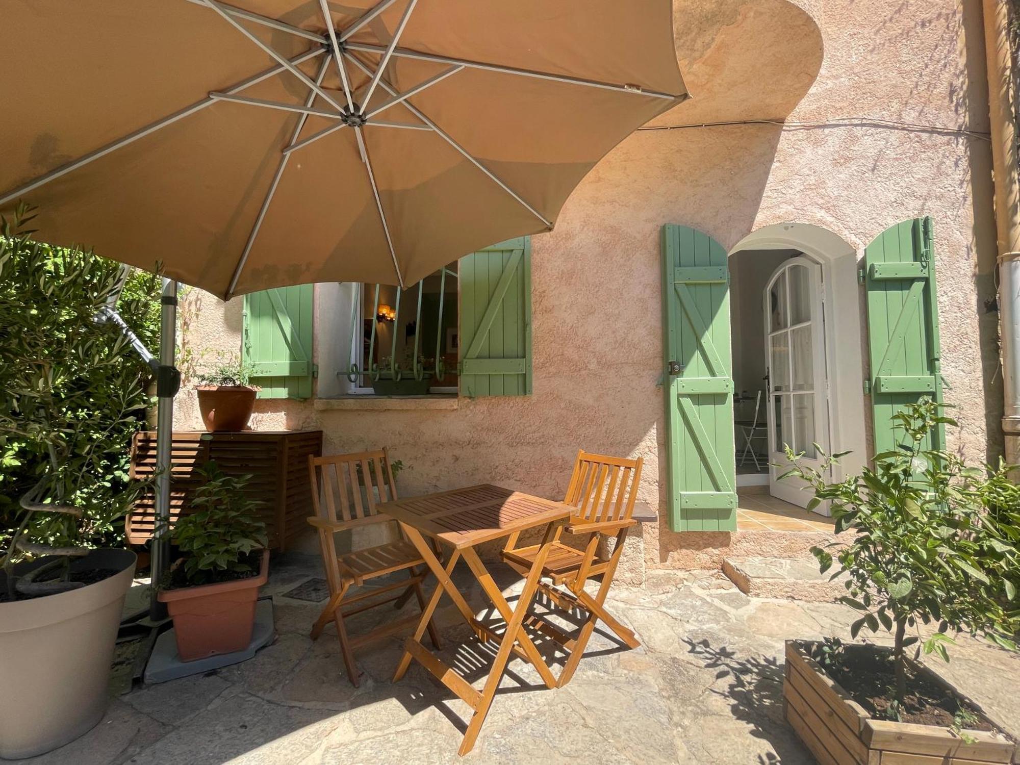 Cosy Studio - Place Du Figuier Bormes-les-Mimosas Bagian luar foto