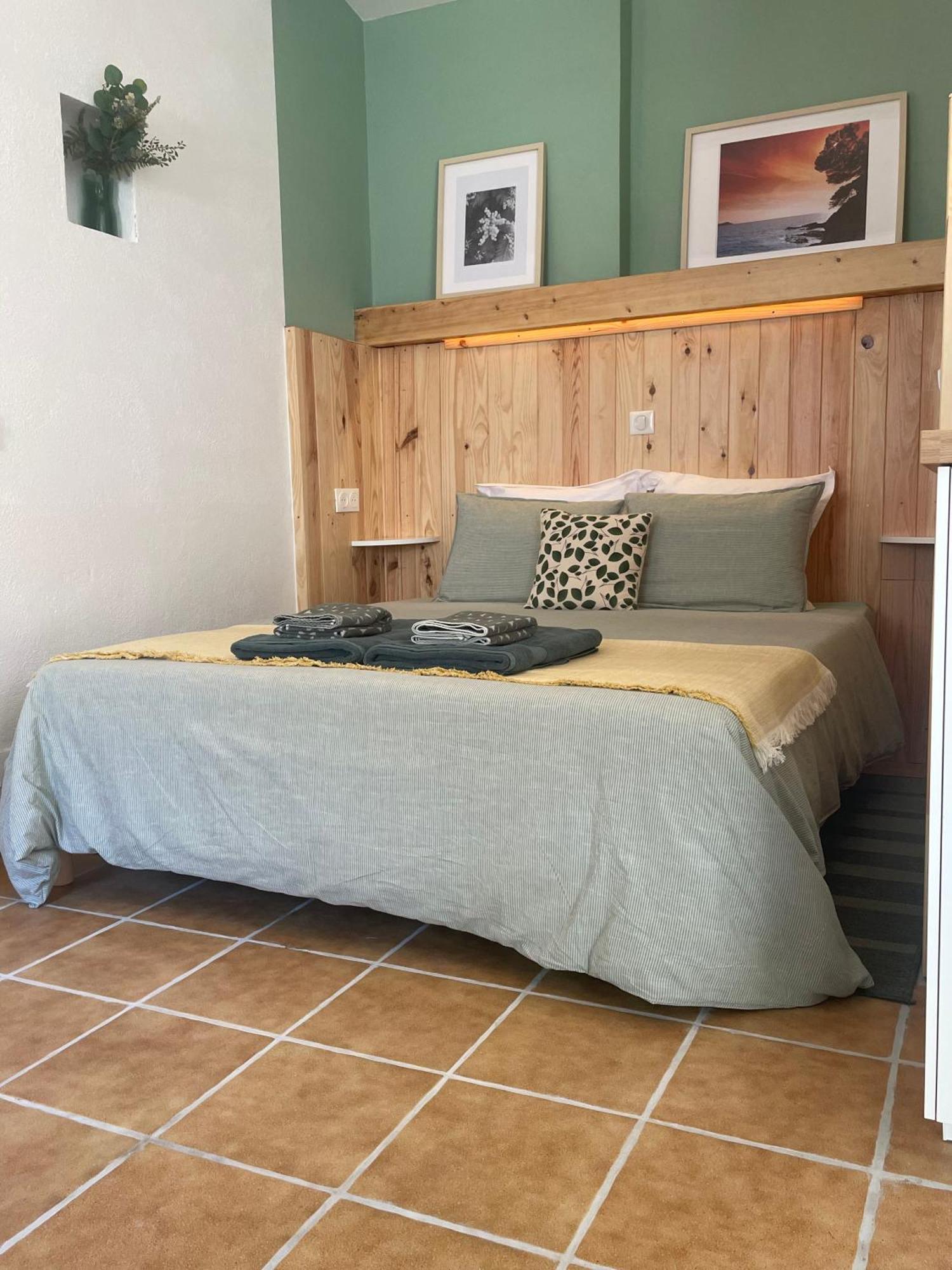 Cosy Studio - Place Du Figuier Bormes-les-Mimosas Bagian luar foto