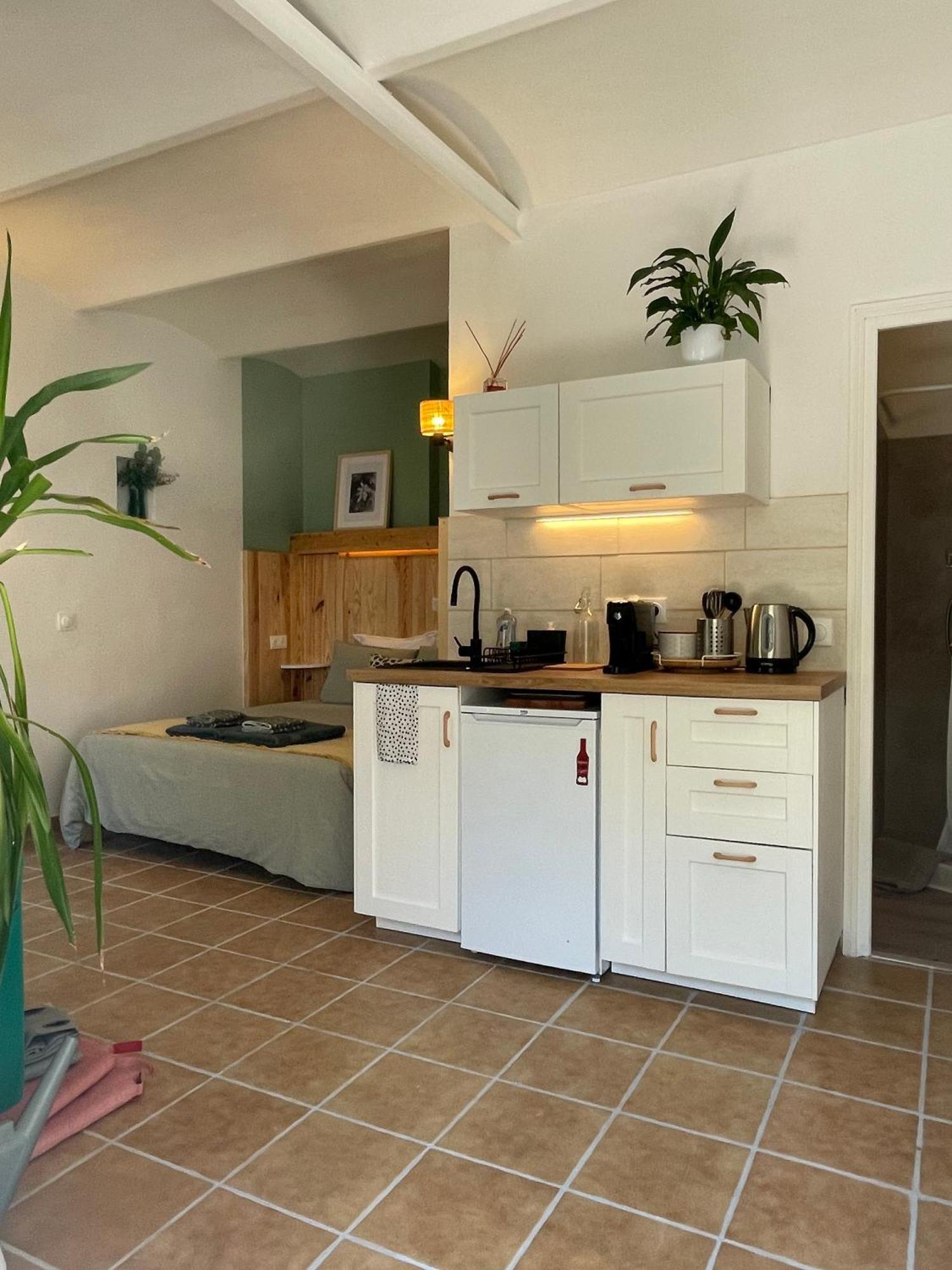 Cosy Studio - Place Du Figuier Bormes-les-Mimosas Bagian luar foto