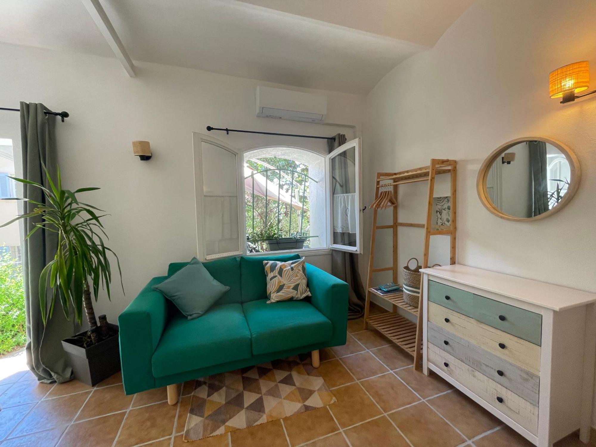 Cosy Studio - Place Du Figuier Bormes-les-Mimosas Bagian luar foto